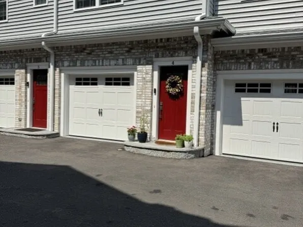 4 Beacon Sq #4, Fairfield, CT 06825