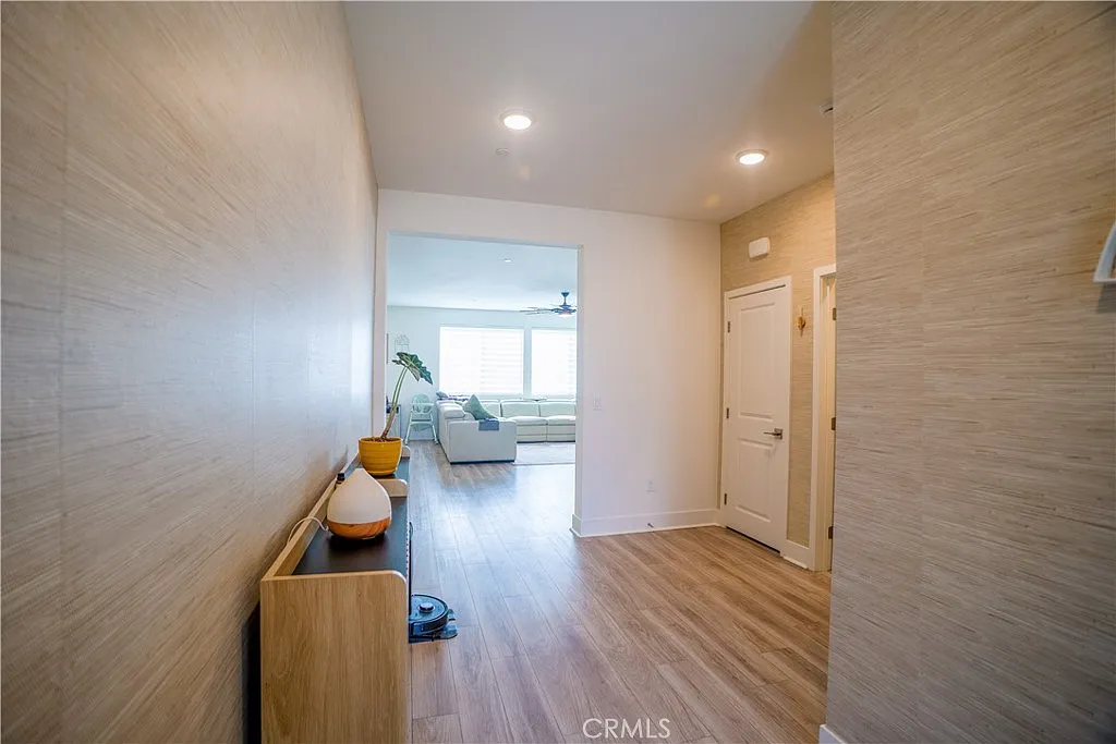 4 bed, 2662 sqft, $4,950 — Photo 3