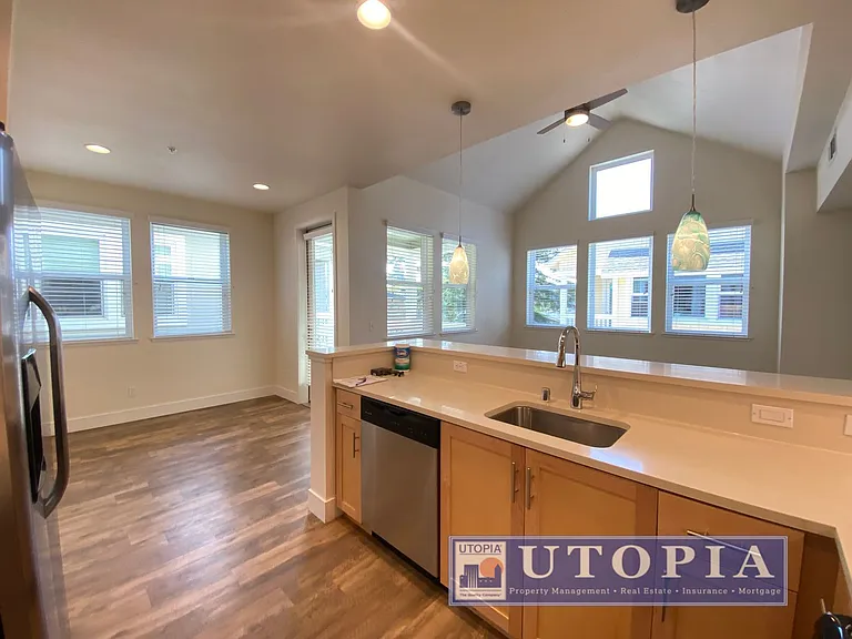 106 Jacobs Ln — Photo 8