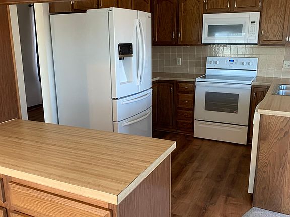 3rd image of 1505 Tamerisk Dr