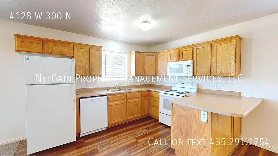 3 Bedroom 2 Bath Duplex — Photo 3