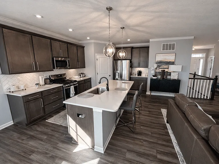 1290 Goldwell Dr — Photo 3