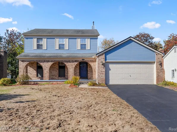 1403 Cherrystone Ct, Wixom, MI 48393
