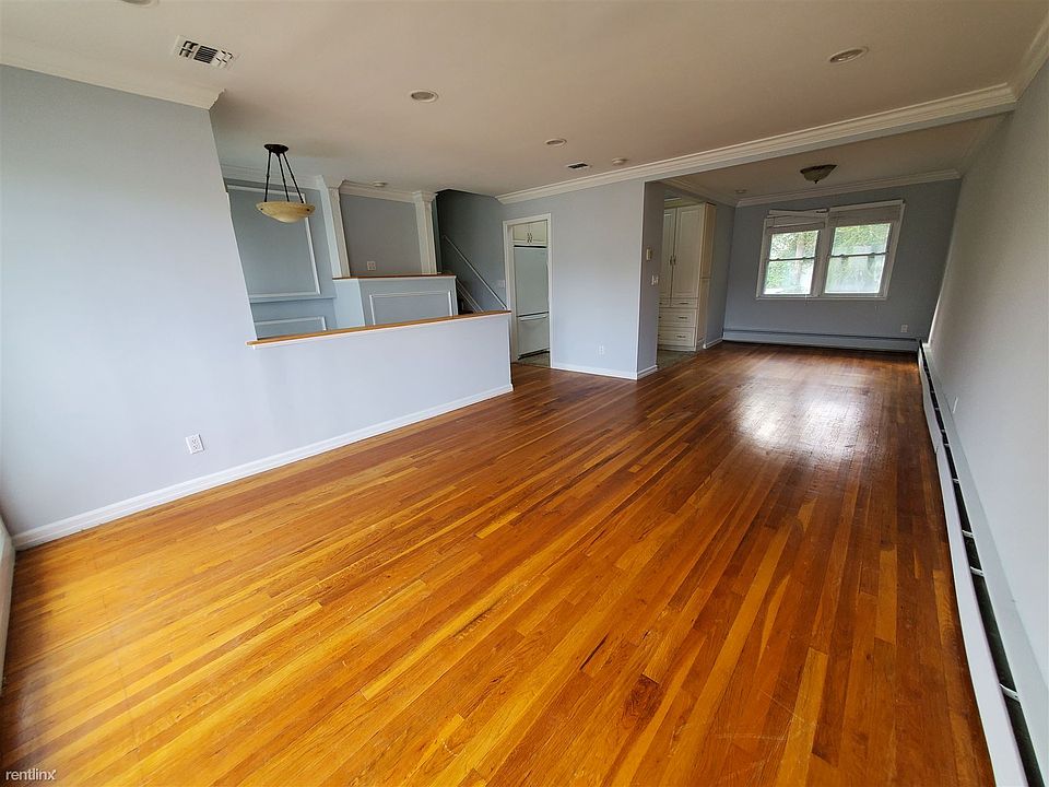 15 Roberta Ln Syosset NY Zillow