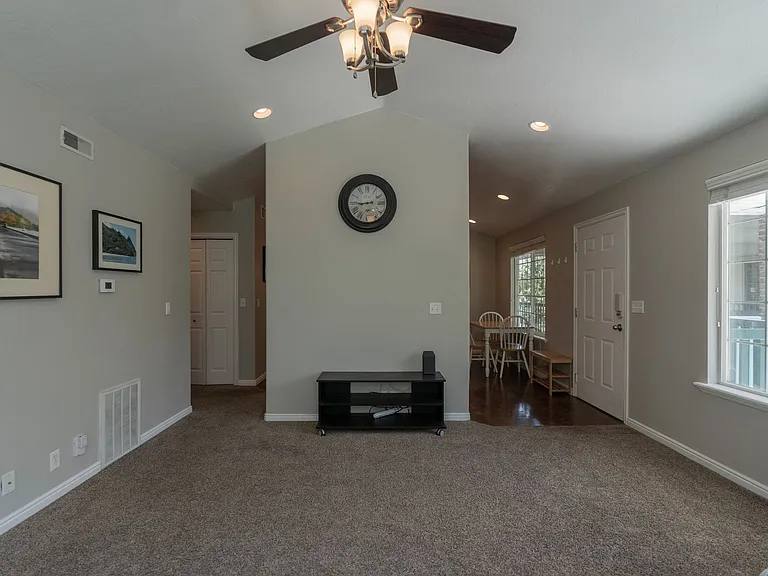 935 N University Ave #16 — Photo 28