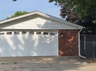 20415 Law Ave, Brownstown, MI 48183