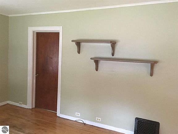 2nd image of 415 E Pine St
