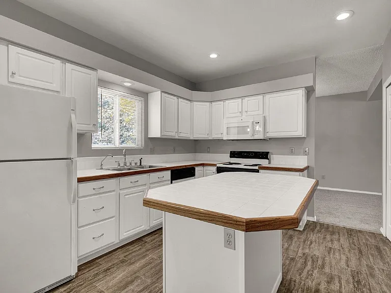 8720 Massey Cir — Photo 14