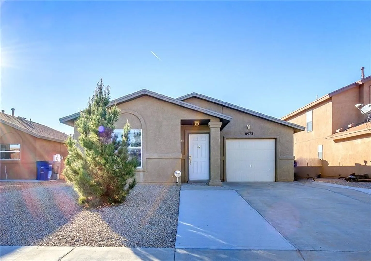 1 Story Home in Mesquite Hills with 3 Beds 2 Baths and Single Car Garage — Photo 2