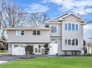 5 Devonshire Ct, Plainview, NY 11803