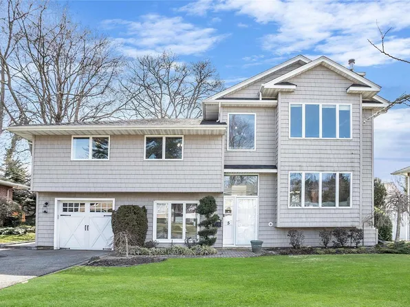 5 Devonshire Court, Plainview, NY 11803