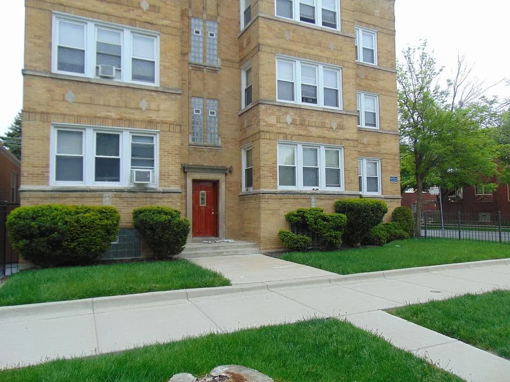 2 bed, $1,300 — Photo 2