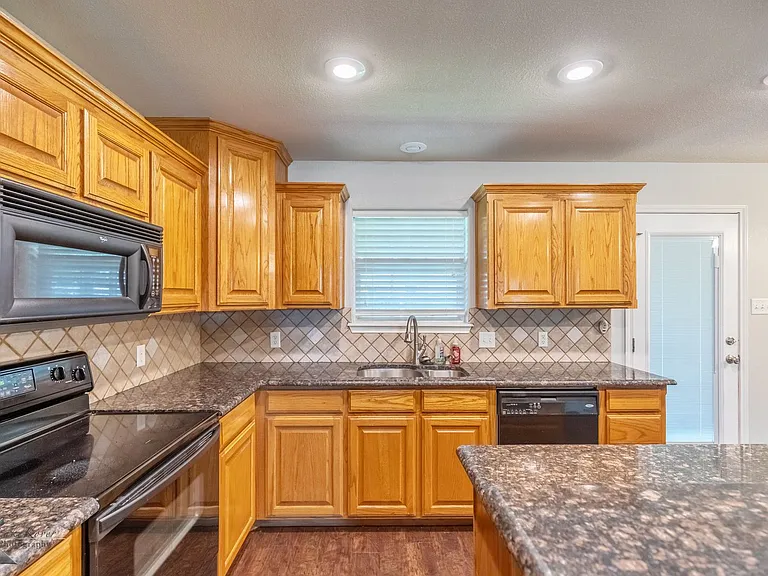2109 Old Ironsides Rd — Photo 5