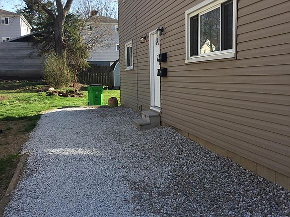 2nd image of 462 Grandview Ave #2