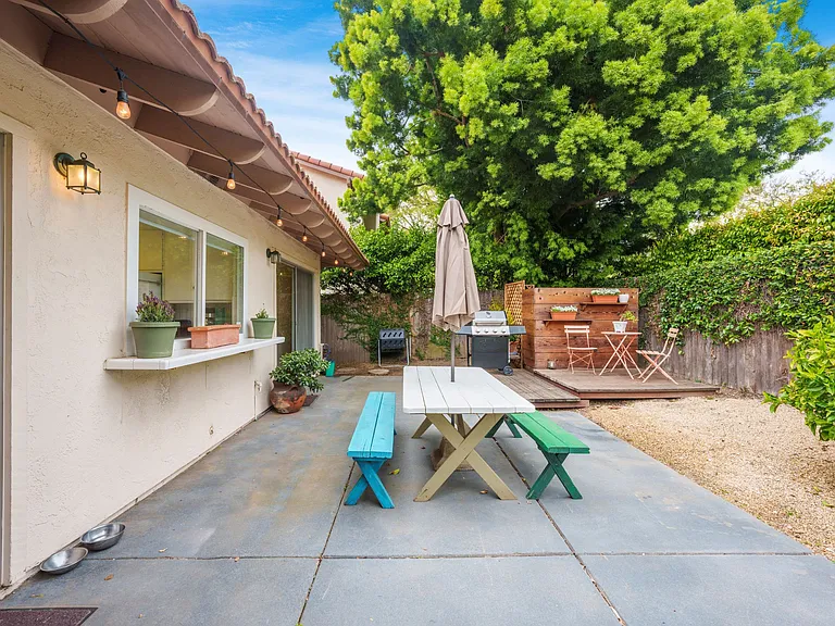 612 Calle De Los Amigos — Photo 19