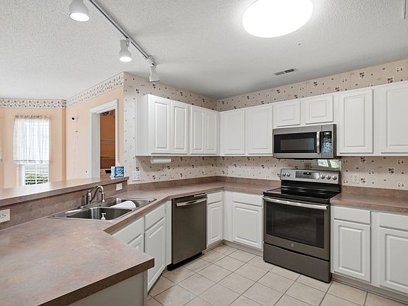 5th image of 1037 Vestry Dr.