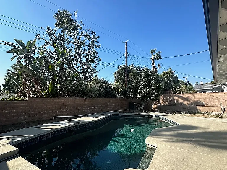 11545 Amestoy Ave — Photo 18