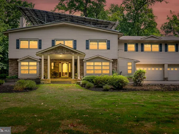 18 Oriole Way, Moorestown, NJ 08057