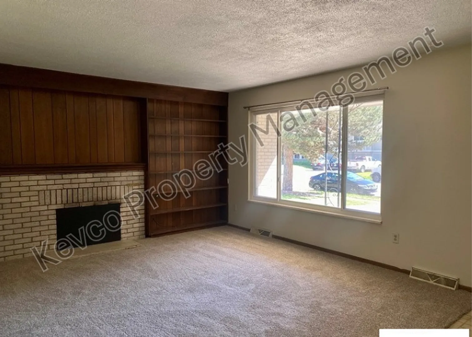 More Space. More Living. Huge 4 Bed House! — Photo 2