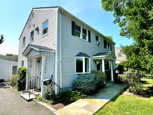 28 Ann St APT 1, Glen Cove, NY 11542