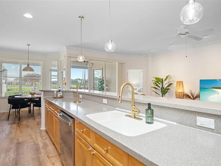 1896 Crestview Way — Photo 21