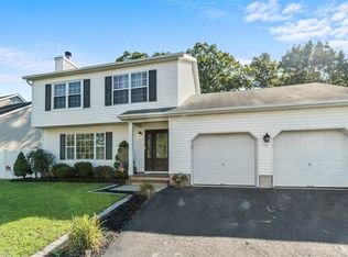 17 Higgins Ct, Howell, NJ 07731