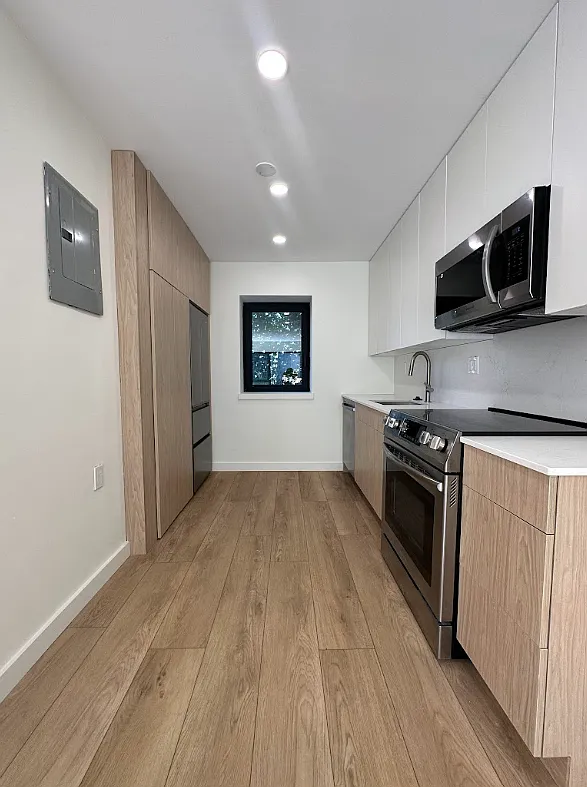 2 bed, 890 sqft, $3,600 — Photo 1