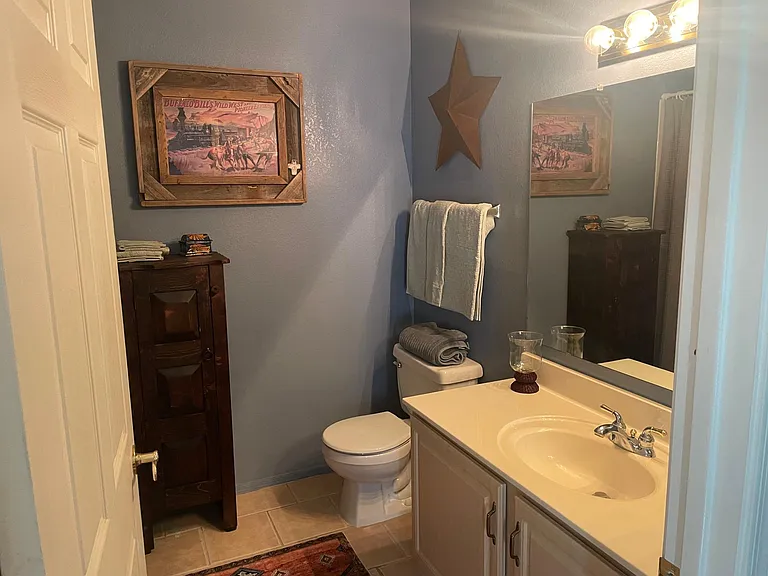 bathroom off bedroom