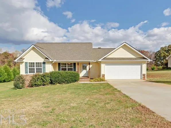 139 Russell Woods Dr, Mount Airy, GA 30563