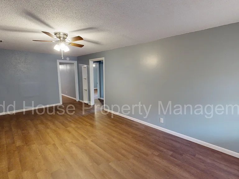 703 Simmons St — Photo 5