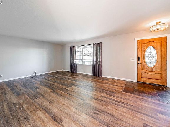 4th image of 740 Holbrook Ln