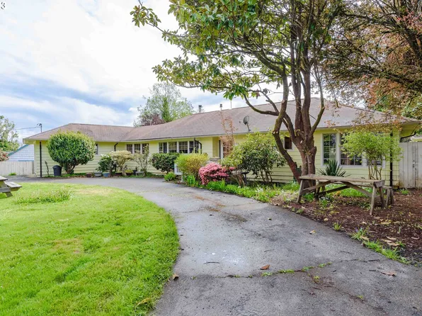 1125 N Grape St, Coquille, OR 97423
