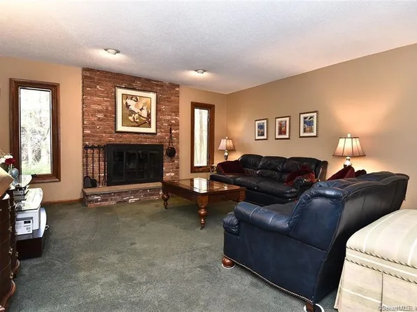 2356 Downs Rd, Hamden, CT 06518