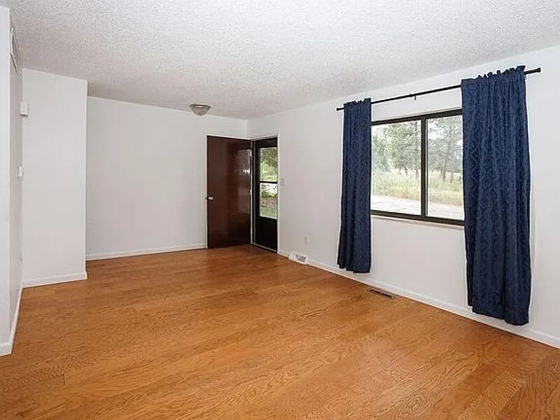 3 bed, 2.5 bath, 1950 sqft, $2,800 — Photo 3