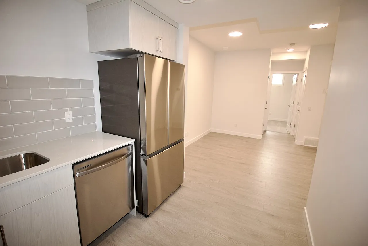 1 Bed 1 Bath Suite For Rent Chappelle Edmonton SW — Photo 2