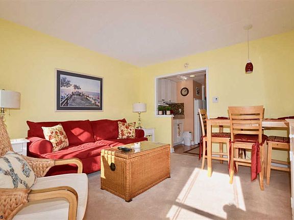 4th image of 921 Wesley Ave #4