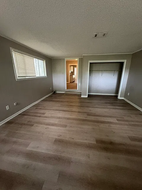 3 bed, 2.0 bath, 1795 sqft, $1,395 — Photo 3