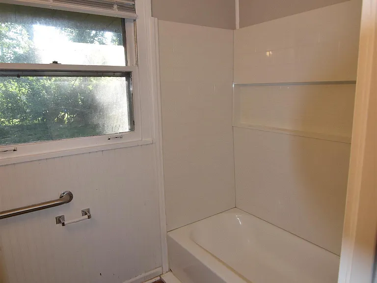 411 Ewing Dr — Photo 16