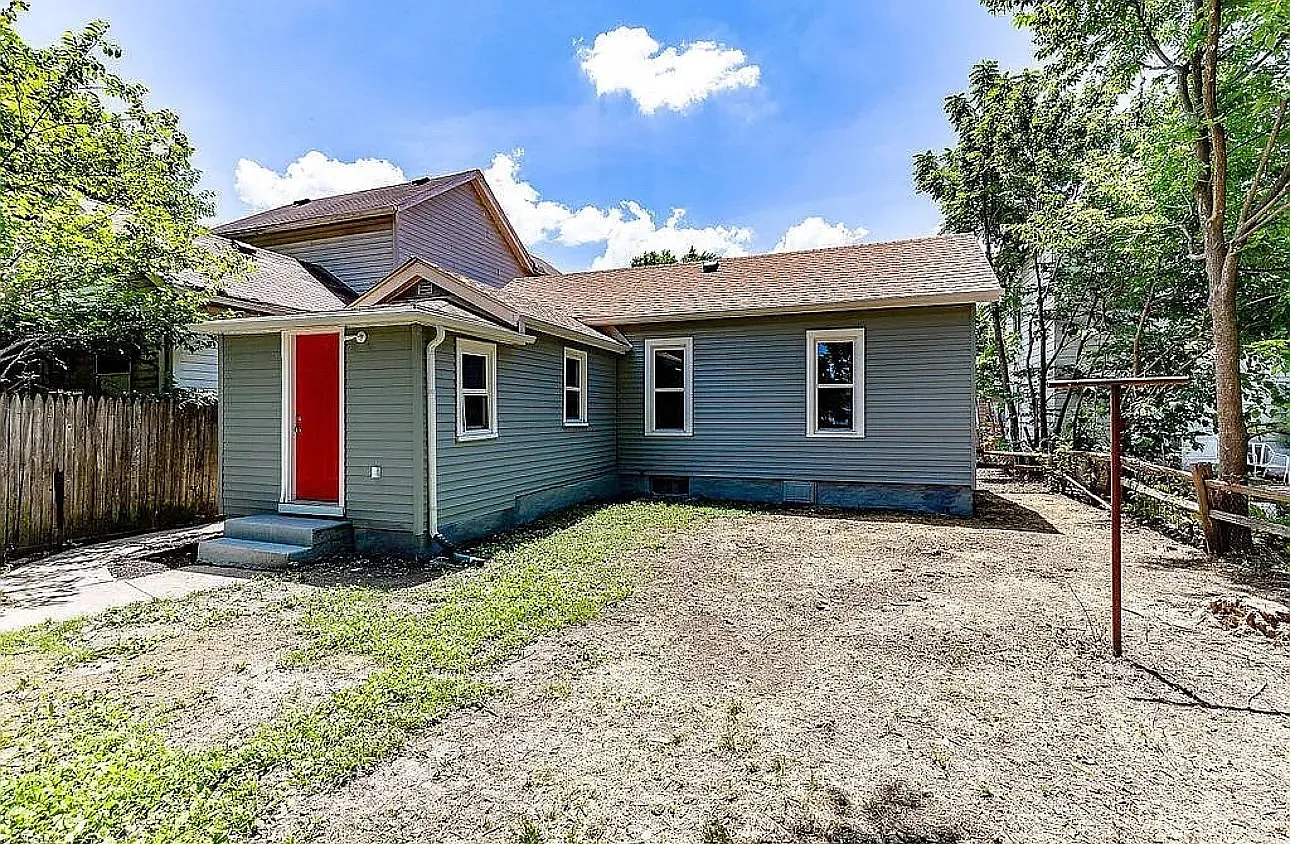 2 bed, 750 sqft, $1,600 — Photo 2