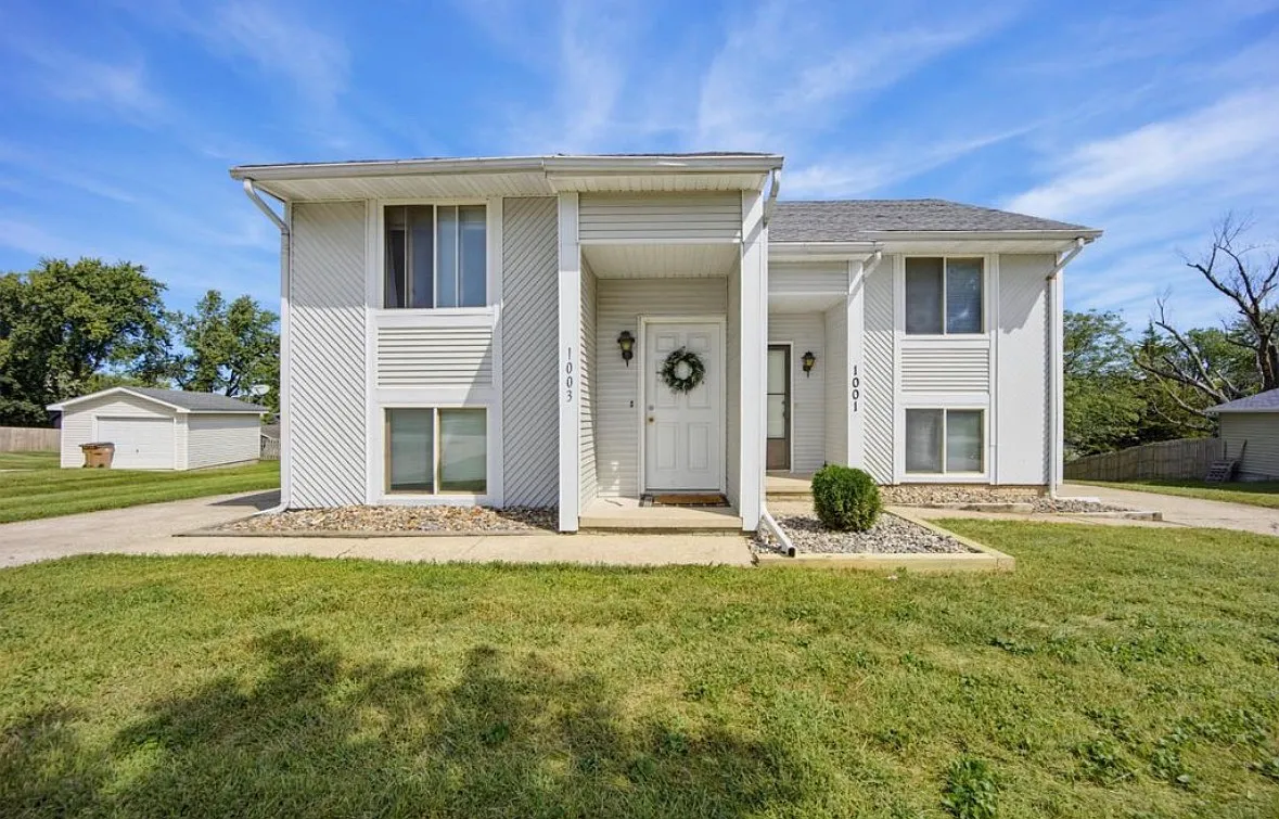 2 bed, 1.5 bath, 1025 sqft, $1,195 — Photo 1
