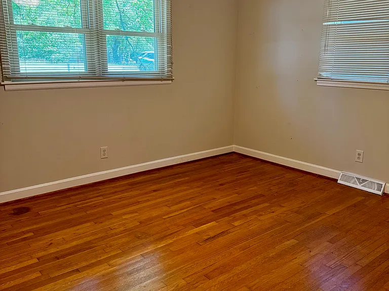 15270 Highway 221 — Photo 17