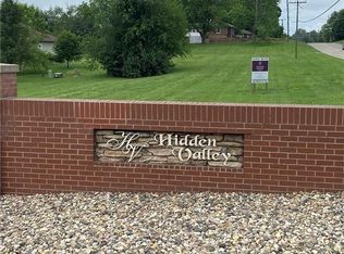 4113 Hidden Valley Dr, Saint Joseph, MO 64506