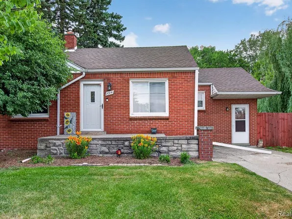 30541 Utica Rd, Roseville, MI 48066