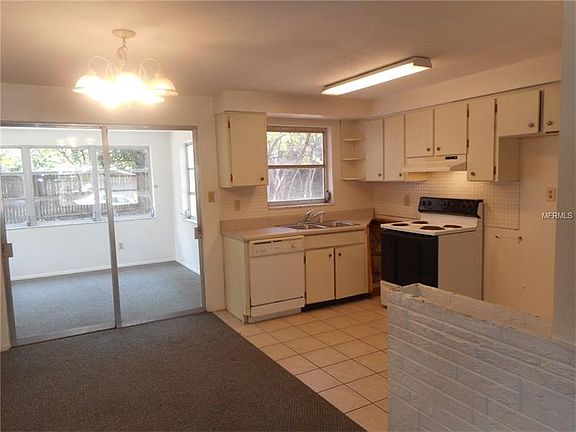 3rd image of 1953 Pinehurst Dr
