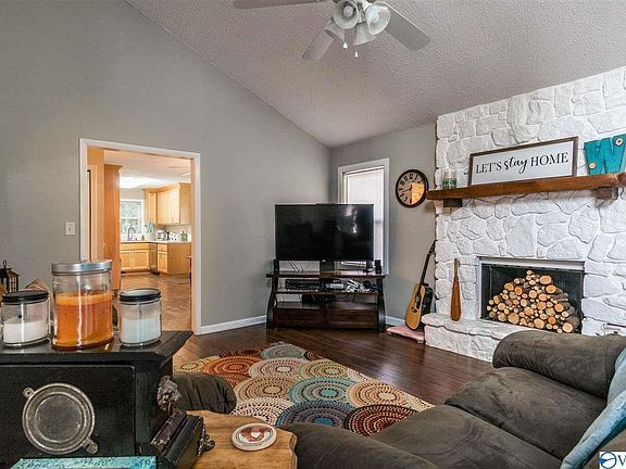 3rd image of 402 Brentwood Dr