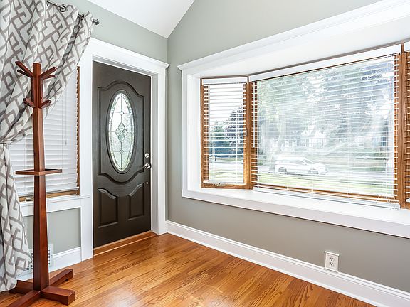 4th image of 964 Prairie Ave
