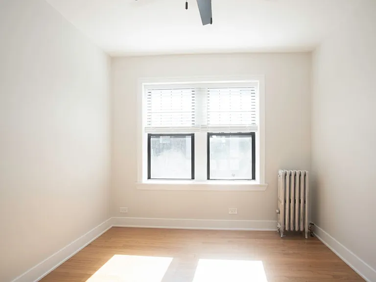 2613 W Berwyn Ave — Photo 17