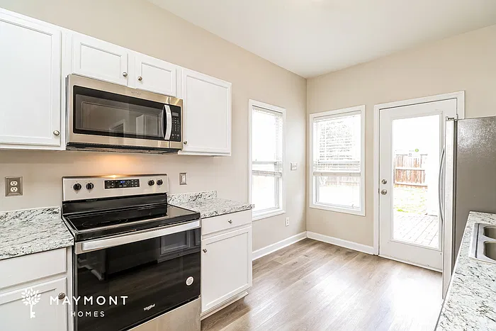 3 bed, 2.5 bath, 1446 sqft, $1,945 — Photo 3