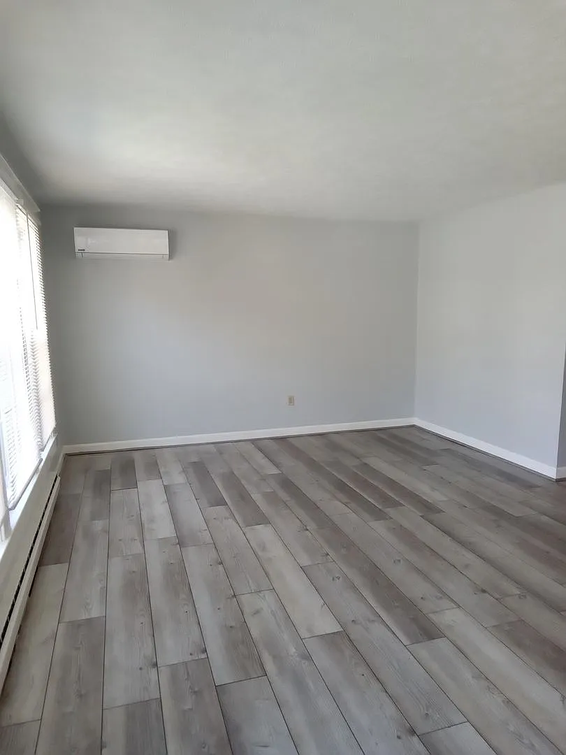 Renovated 1 story house. — Photo 2