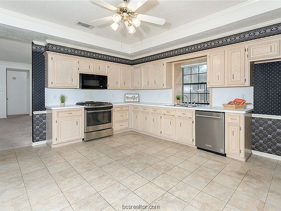 4th image of 608 Yorkshire Dr